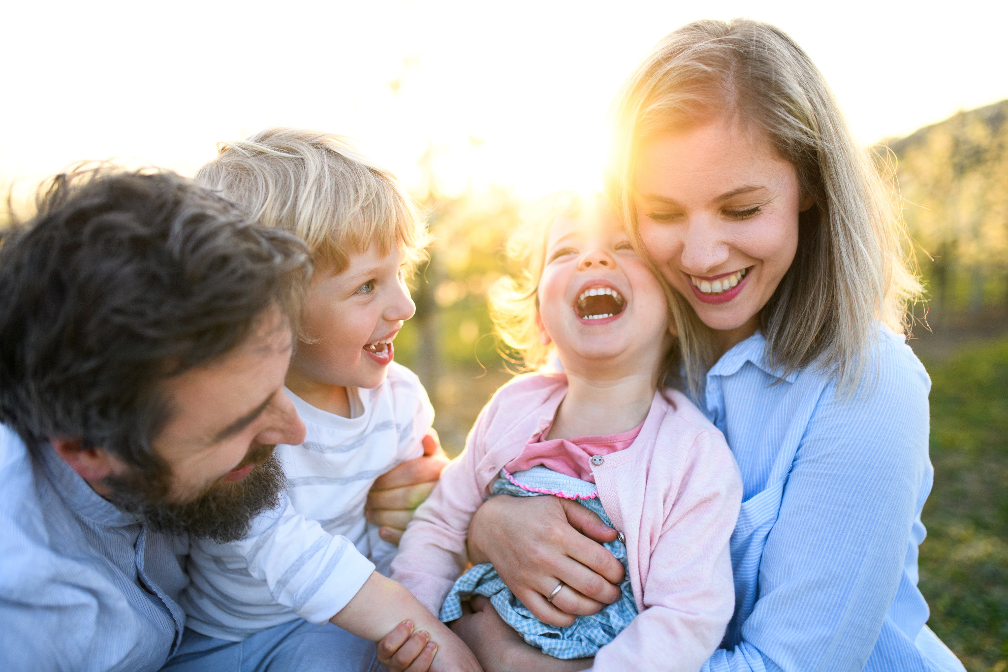 Familie beim gemeinsamen Wohnen